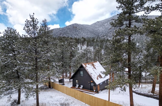 Escape to a Serene Mountain Getaway: Your Perfect Retreat Awaits in Evergreen CO