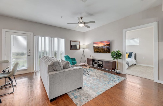 Plush 2Br Cal King Suite Close to Everything
