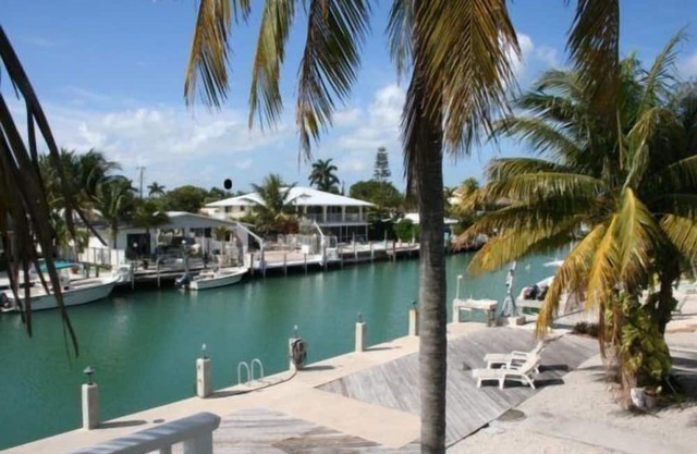 KEY COLONY BEACH 3/2 / WATERFRONT CANAL LEADS TO OCEAN & BAY /WIFI