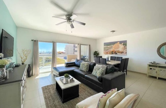 Modern Ocean View Condo with Pools & Gym