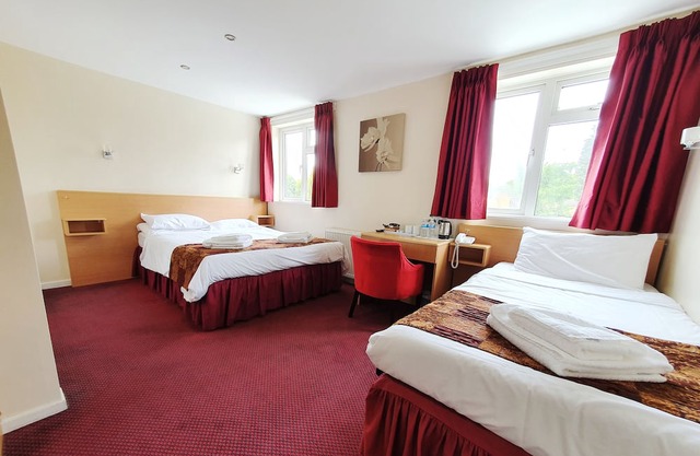 NewtoVrbo: Double Room @ Royal Square Hotel Birmingham Airport & NEC w/ Parking