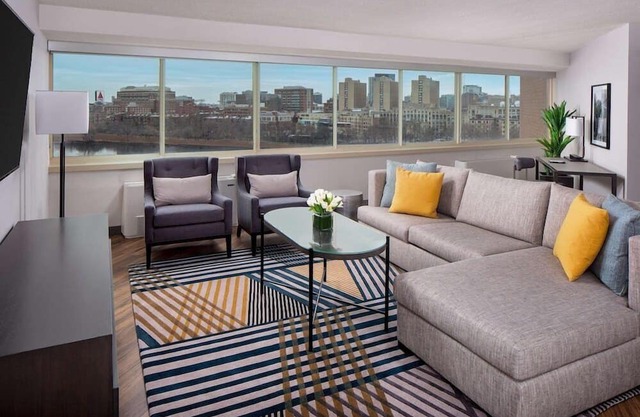 2 Connecting Suites at a 4⭐️ Hotel