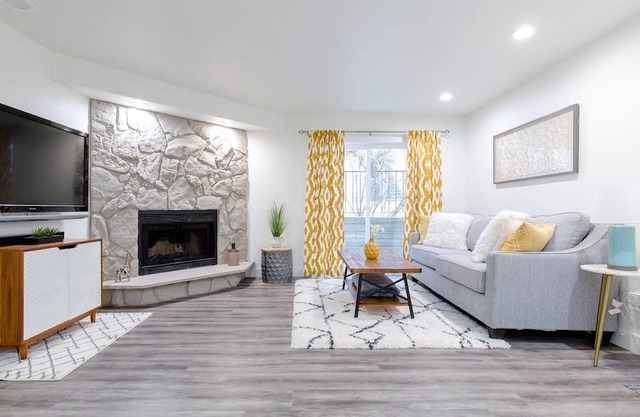 Cozy Two Bedroom Condo, Freshly Updated, TV Music in Every Room!
