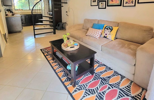 2 bedroom and 2 baths condo close to the beach.