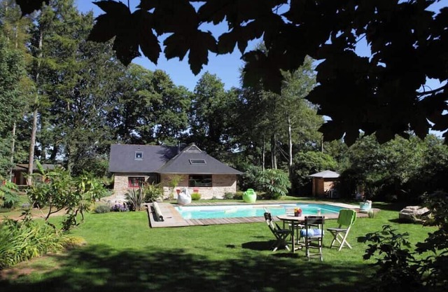House between land and sea, private heated pool 20 minutes from the beaches