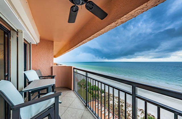 APRIL 13-27 SPECIAL BOOK NOW! 🌴BCHFRONT PENTHOUSE Million View🌴