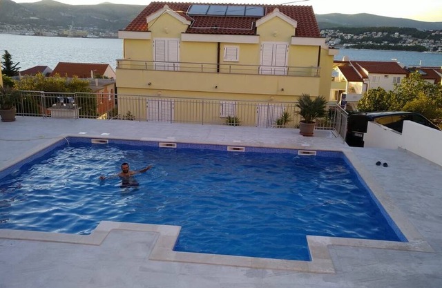 Family-friendly apartments by the sea Okrug Gornji Trogir Split