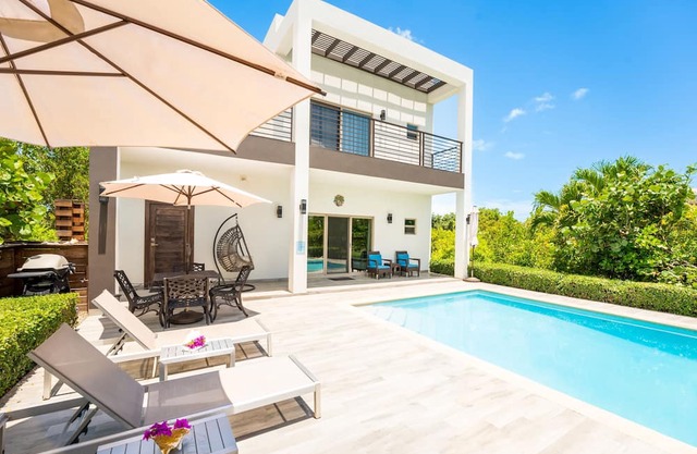 2BR PRIVATE VILLA WITH POOL, OCEAN VIEW, LUXURIOUS AMENITIES, STEPS TO THE BEACH