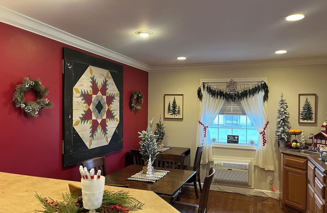Charming hotel with WiFi and AC in peaceful Arthur