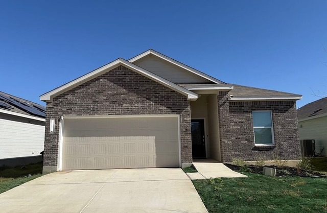 Extremely Clean 3 bedroom house with AC & WiFi in San Antonio close to downtown!