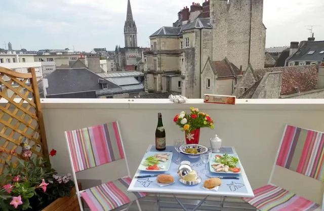 Large guest studio in the historic heart of Caen