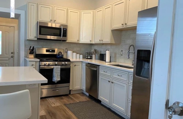 Charming 3-bedroom House in Trendy South Broadway Neighborhood