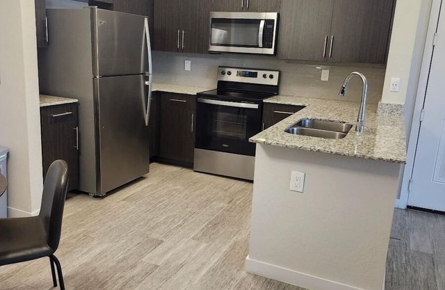 Hurricane-Ready Modern 2BR Condo in Fort Myers