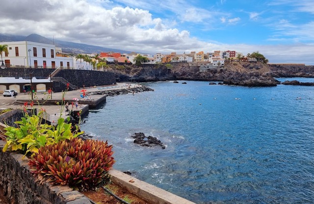 Vacation Home 'Casa Joy' with Sea View, Wi-Fi and Air Conditioning