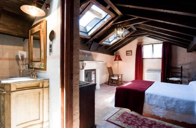 Country House 'El Desvan Del Brigante' with Balcony, Wi-Fi and Air Conditioning