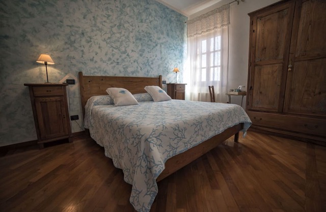 Room 'Uno' with Shared Pool, Wi-Fi and Air Conditioning
