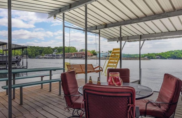 Charming 3-bedroom house with breathtaking views of the Lake of the Ozarks