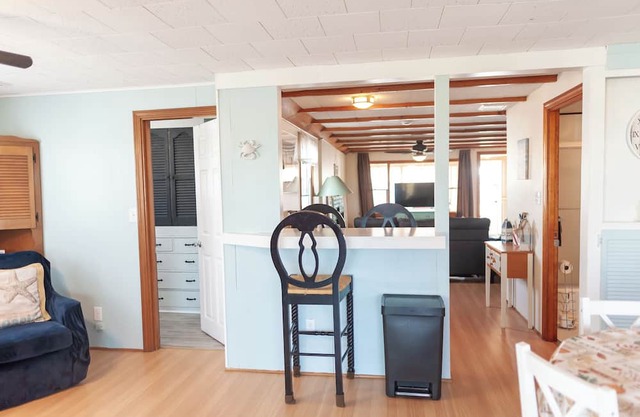 Charming 2-bedroom cottage at fabulous Seabrook Beach with breathtaking sunsets!