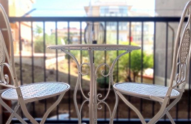 Ideal for groups and families. Sleeps 8, cibali metro station and parking space