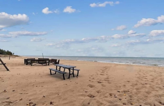 Cottage #8: Studio Relaxing Lakefront Retreat!nn