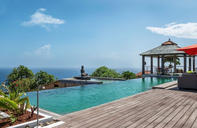 Villa L’Oasis: A luxurious Bali-style villa in St. Eustatius.