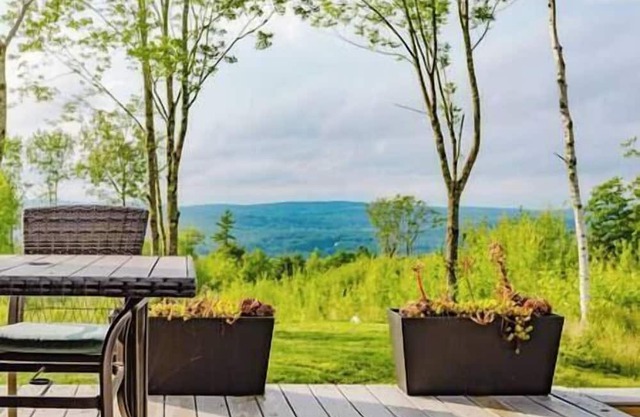 The Anthracite at Crie Hill - A Luxury Off-Grid Retreat
