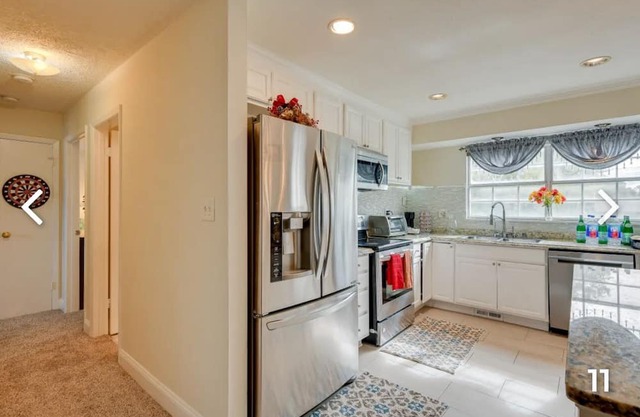 Entire 5-bedroom house in lovely Fort Washington with AC, WiFi, free parking