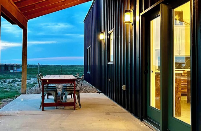 Modern Ranch Retreat, 4bedroom/2.5 baths, horse barn, turnouts & arena