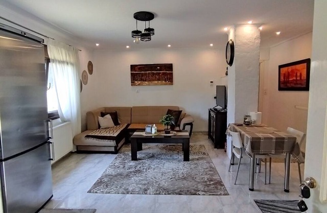 Oasis Cottage Rental Property 10 min away from town!