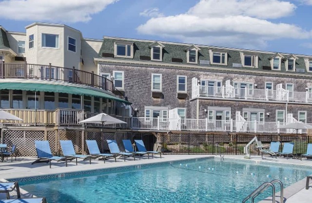 Resort Room for 2-4 People - Jazz Fest Weekend! Everything on site that you need