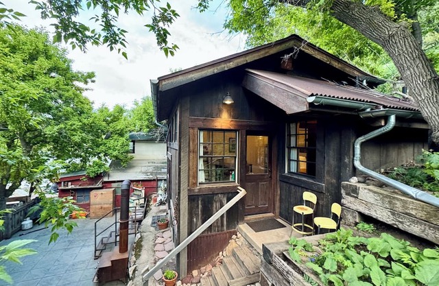 Eldo Chalet-Mountain tiny-home w/ crazy access to Eldo Canyon St. Park & Boulder