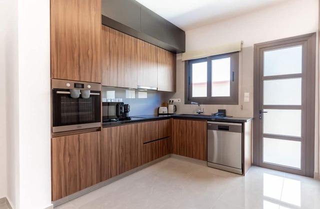Kyvelis I - Three Bedroom Apartment, Sleeps 4