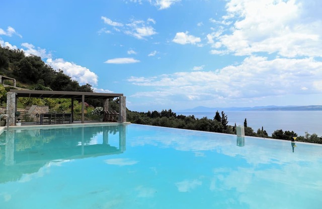 Elimnion Resort