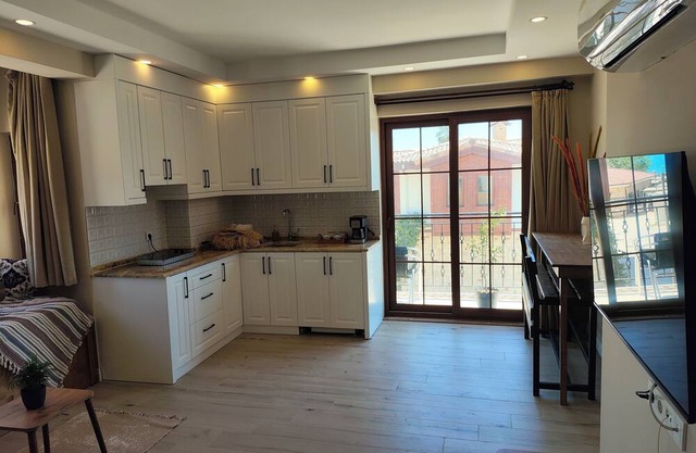 Located near the east coast of Side peninsula, close to many key locations.