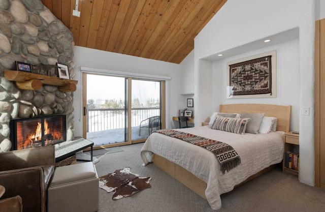 BoundaryJH: Teton Views in Jackson Hole