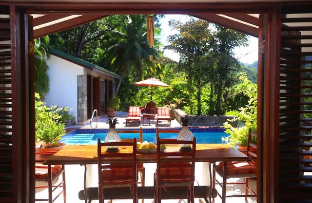 Spacious 5 Br Oceanfront Villa