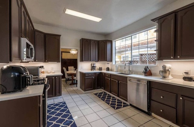 Room in Berkeley Bliss w/ Modern Comforts