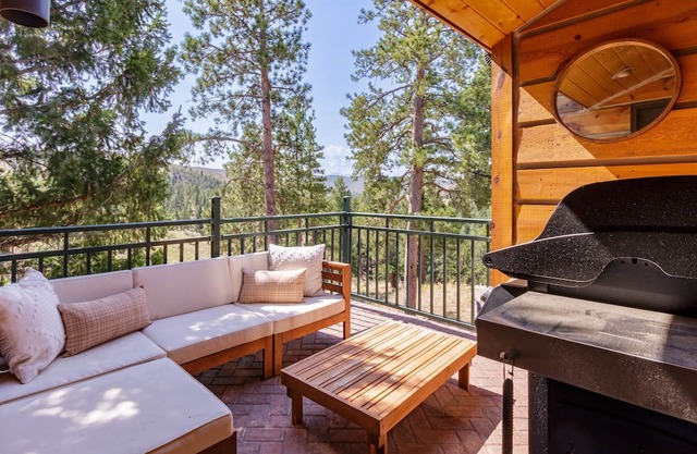 Pikes Peak Ranch - Owl's Perch Cabin