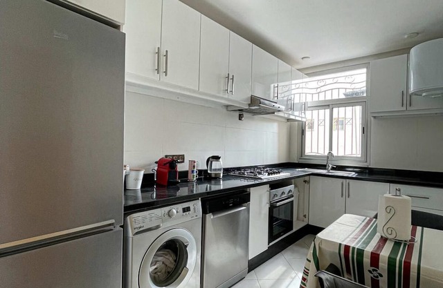 Nejma Peaceful 2-bedroom Near Corniche