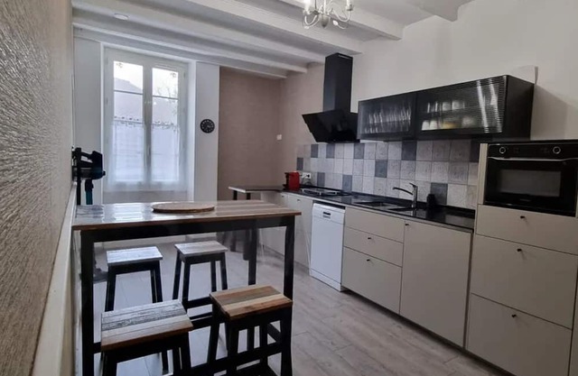 Guest House 'Chambre D'hôtes Saphir' with Shared Pool, Wi-Fi and Air Conditioning