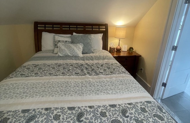 Cozy B&B with WiFi and AC in Terrific South Kortright
