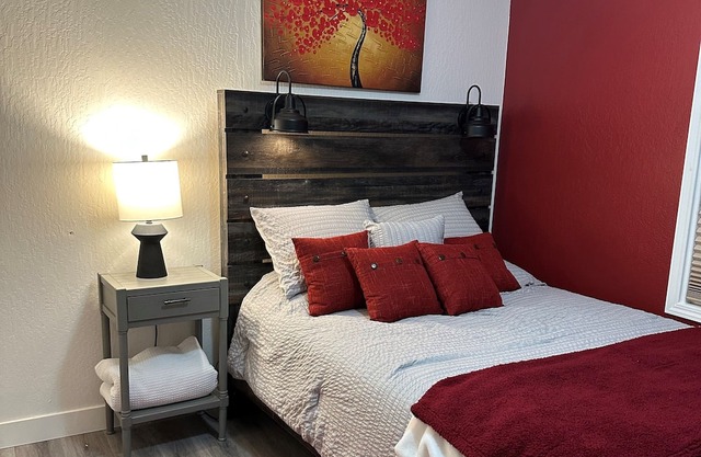 Cozy and Pet Friendly "Movie House" in Reno