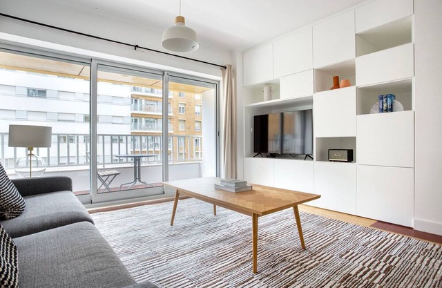 Blueground | Lumiar, fully furnished