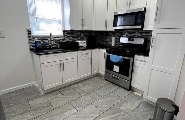 2 Bedroom Apartment, Near to Belmont race track and UBS
