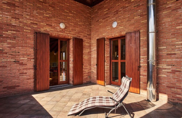 Wonderful private villa for 8 people with hot tub, WIFI, A/C, TV, patio, pets allowed and parking