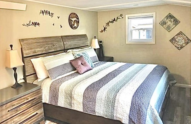 Right downtown, for family or traveling friends. Patio, grill and dogs allowed!