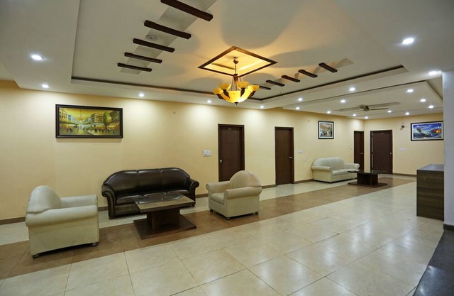 Townhouse 1346 Hotel Kolam