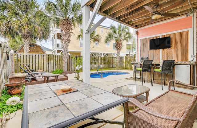Murrells Inlet Villa w/ Pool: Walk to Beach!