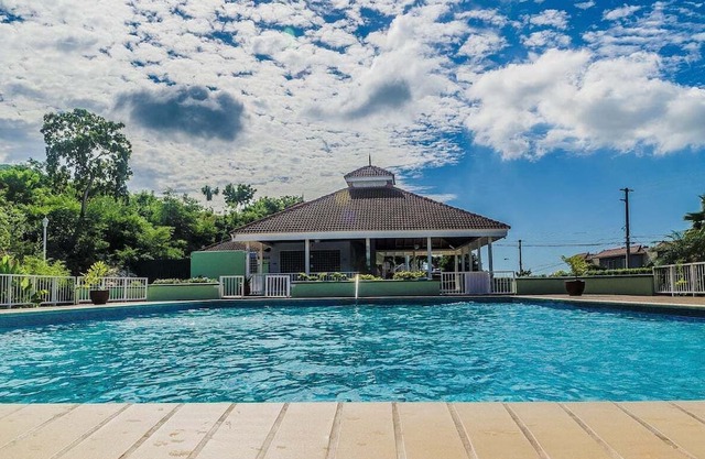 Rustic Romantic Retreat in the Mountain - 1 Bedroom in Kingston