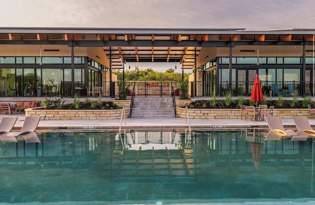 Amenities of Austin minutes from Austin Bergstrom!